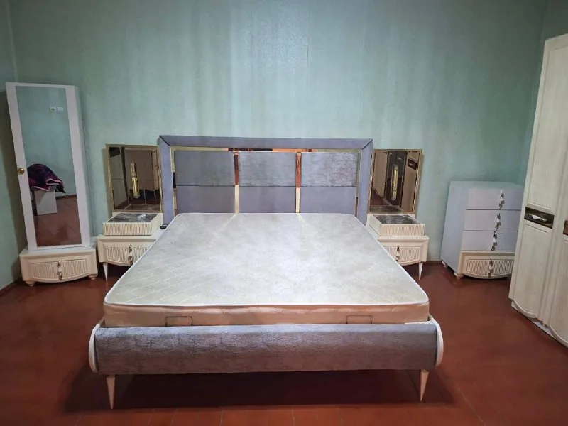 Спальный комплект, кровать, шкаф, комод, трюмо 1