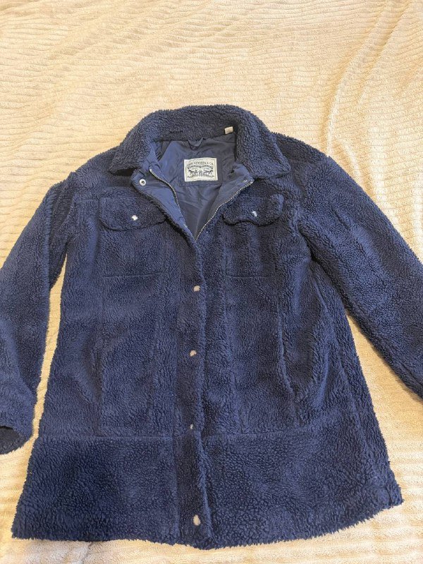 Шубка, дубленка Zara, безрукавка Zara, дождевик, куртка стеганая Zara, меховая куртка Levi’s 9