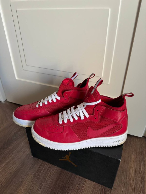 Adidas Yeezy 41, Nike Air Force 43, Jordan 43, Airmax 1 3