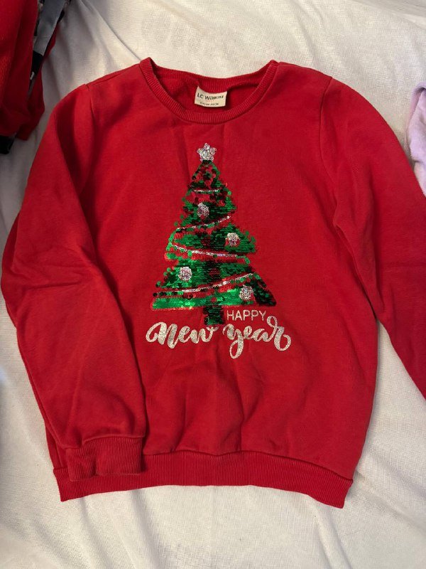 Набор футболок и свитер на 8-9 лет