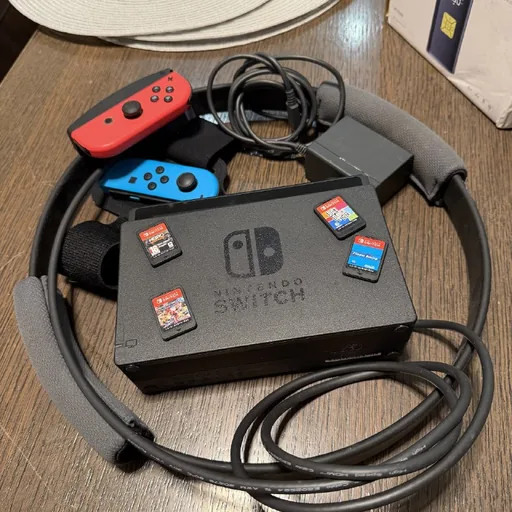 Nintendo Switch V2 с Ring Fit и пятью играми