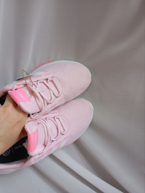 Кроссовки Adidas, босоножки Jack Wolfskin, жилет на флисе 2