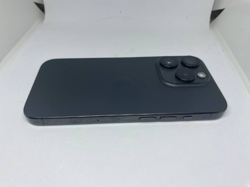 iPhone 15 Pro с неисправным Face ID и новым экраном