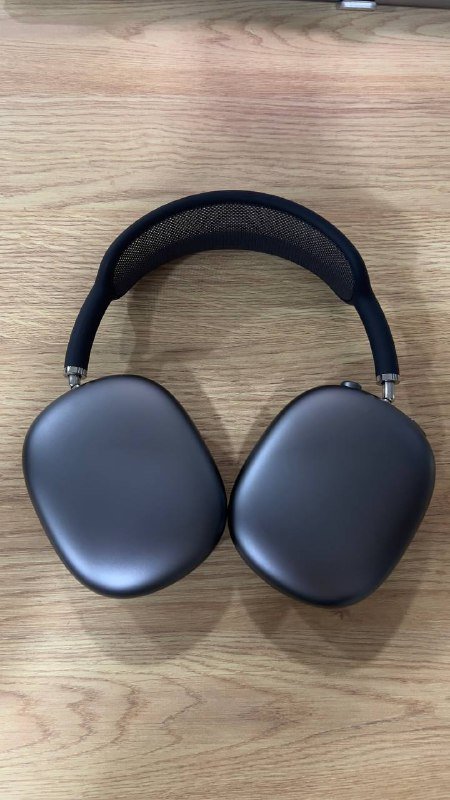 AirPods Max space gray lightning