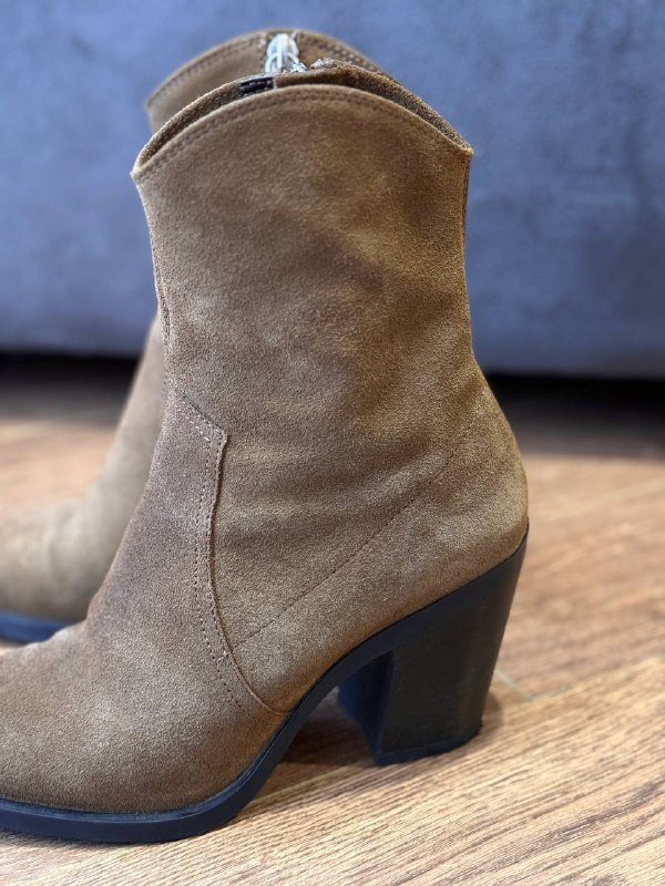 Казака Zara из натуральной замши, размер 37 5