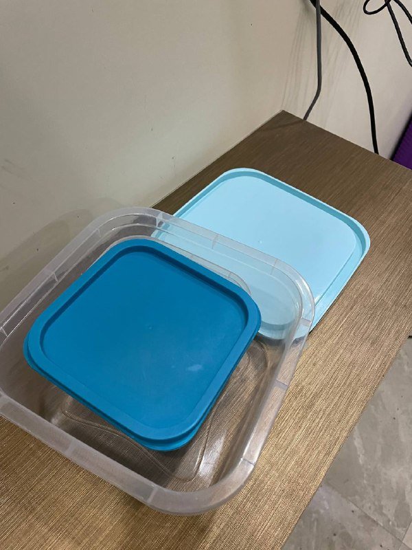 Набор пластиковых контейнеров для хранения еды