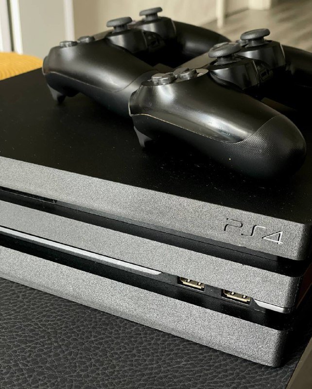 Play Station 4 PRO 1tb, 2 джойстика 2