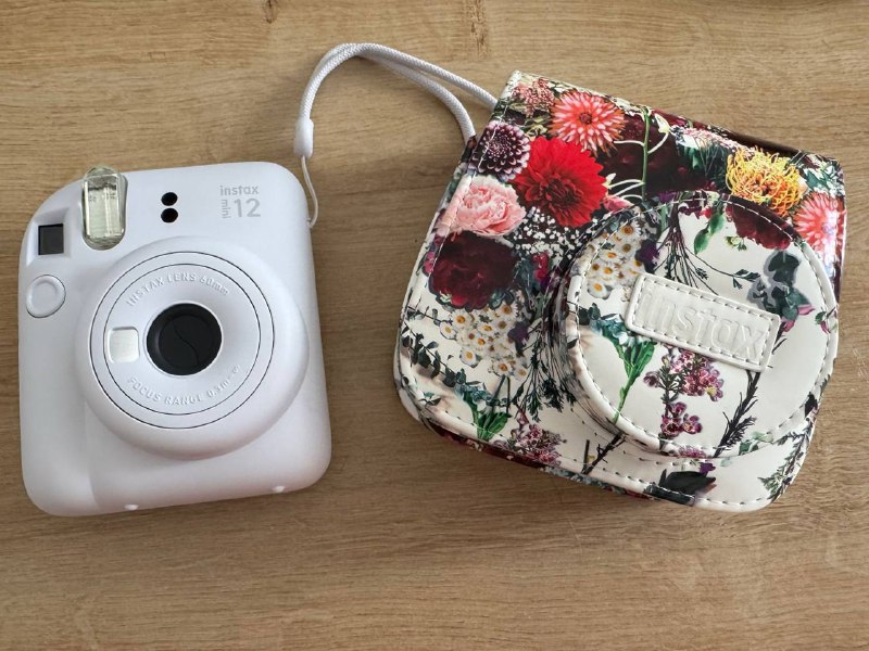 Instax 12mini фотоаппарат с чехлом 1