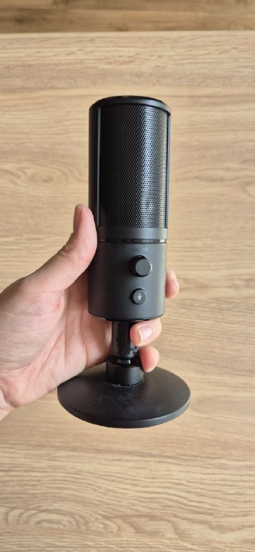 Микрофон Razer Seiren X с попфильтром 5