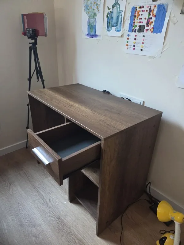 Компьютерный стол, кресло компьютерное 1