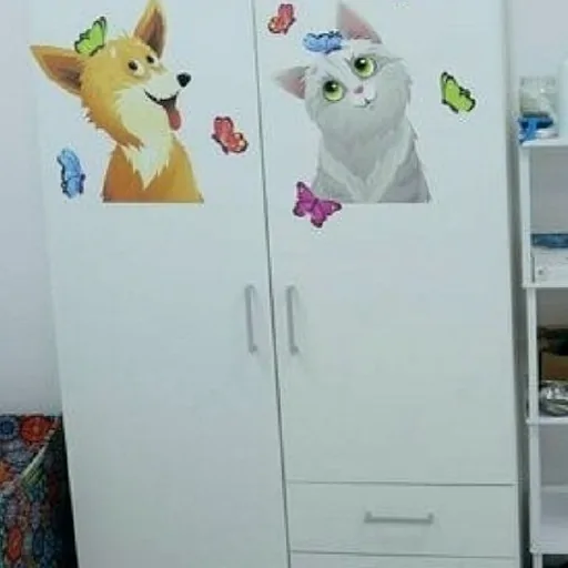 Белый шкаф