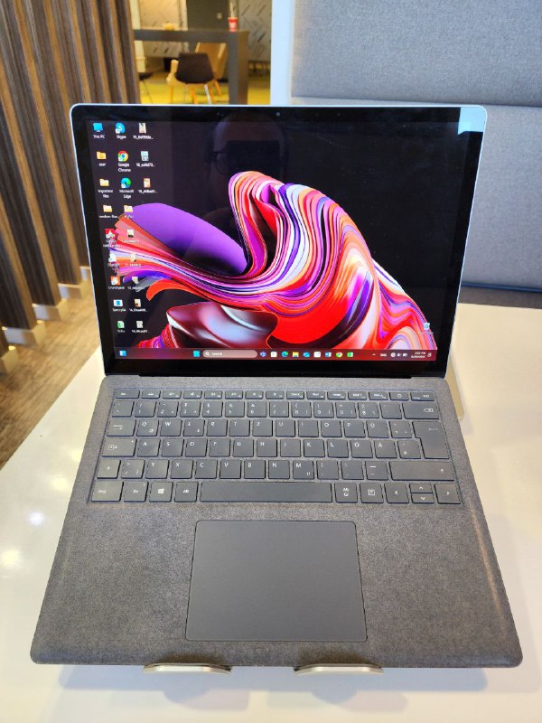 Microsoft Surface Laptop 4 13.5 Ryzen 5 8GB RAM 256GB SSD 3