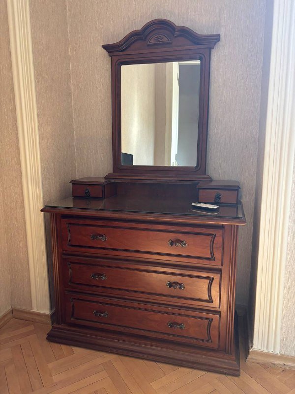 2 тумбы, комод с зеркалом, кровать, шкаф 4