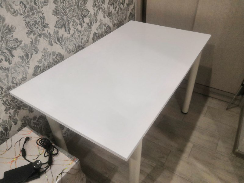 Стол белый с откручиваемыми ножками 3