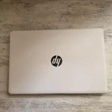 Белый ноутбук HP 1