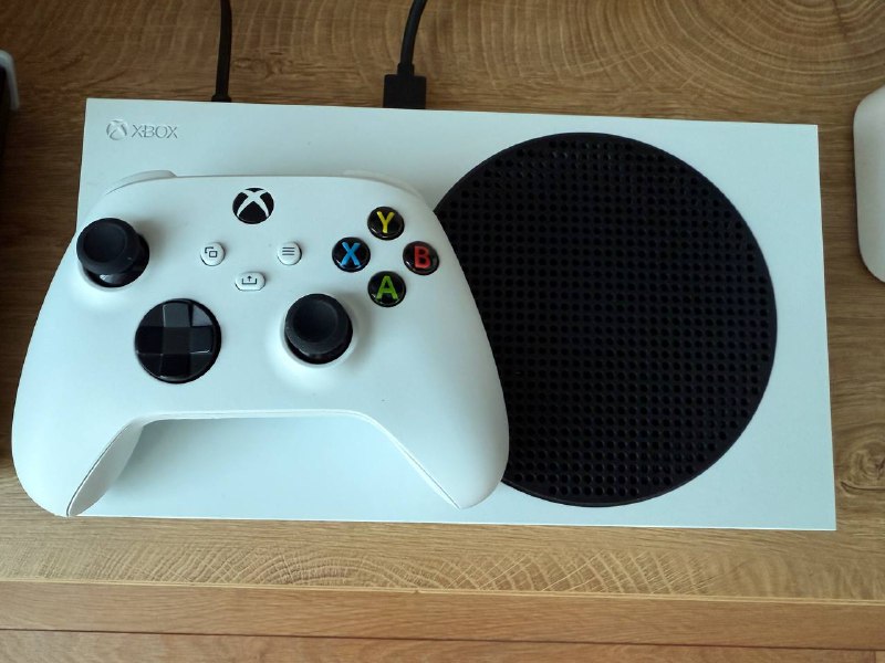 Xbox Series S, комплект: геймпад, кабель питания, hdmi кабель