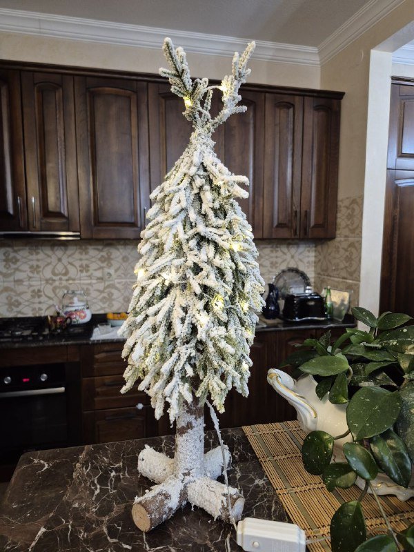 Новогодняя заснеженная ель 50 см