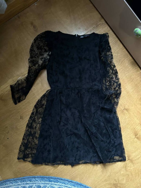 Кружевное платье Zara, жилет Zara, юбки befree и другие, джинсы Thomas More, брюки ORE, футболка с аниме принтом