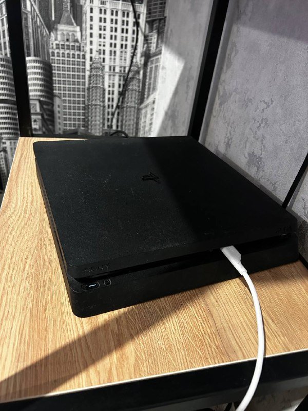 PS4 без провода питания и джойстиков, диски отдельно