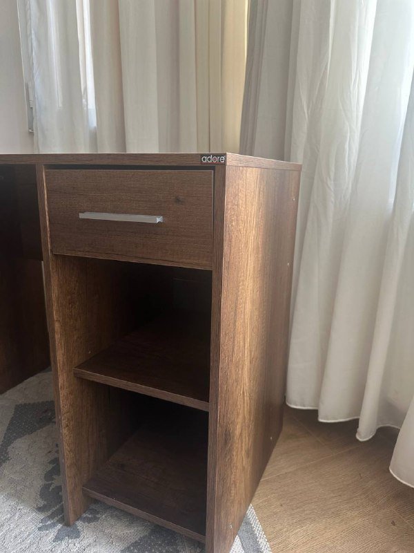 Два стола с мебелью 7