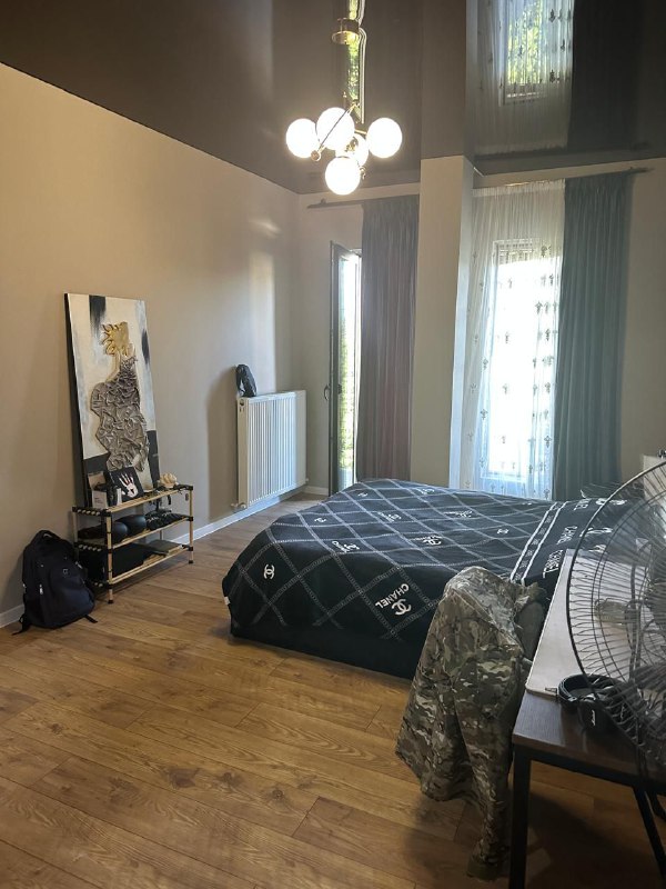 Дом 5 спален с подвалом, земельным участком 9