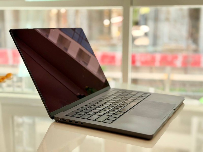 MacBook Pro M3 18/512