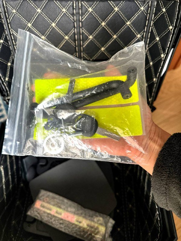 Кофр для мотоцикла с комплектом ключей и наклейками 3