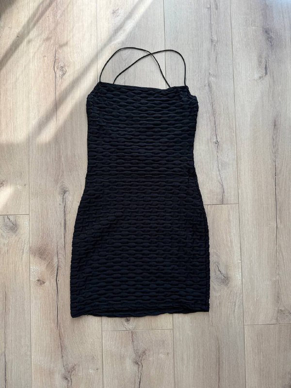 Черное платье S, шлепки Hermes, кепка Nike, очки Prada, подсвечники, бигуди, цепочка, штатив, ремень H&M, комбинезон S 2