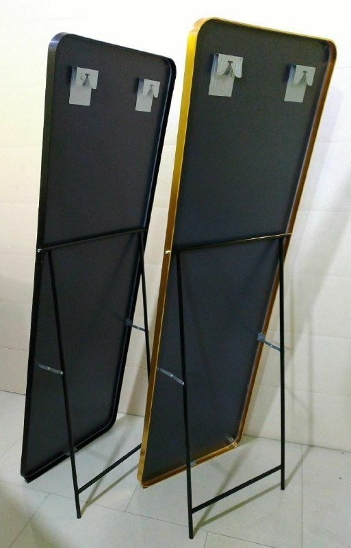 Большое зеркало с металлической рамкой 3