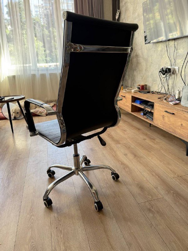 Офисное кресло 3