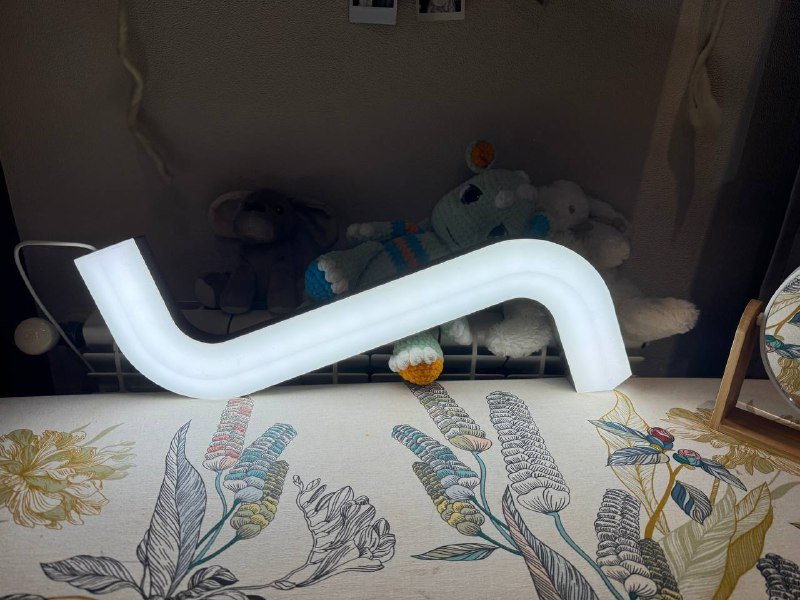 Настольный светильник в современном стиле