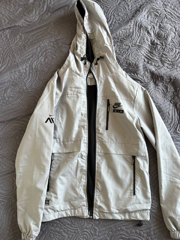 Пиджак Mango, джинсы Zara, оливковый комбинезон, худи LC Waikiki, ветровка Nike Air 5