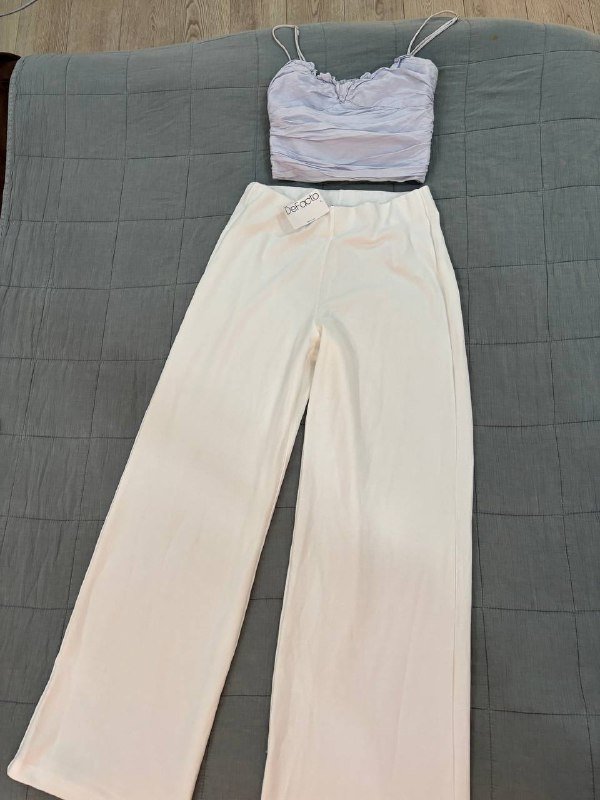 Топ голубой, Рубашка шелковая, Лонгслив бежевый, Пиджак, Штаны белые, Кофта, Свитер сиреневый, Лонслив розовый, Лонгслив белый, Юбка баллон бежевая 5