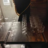 Бокалы и глиняные стаканы 3