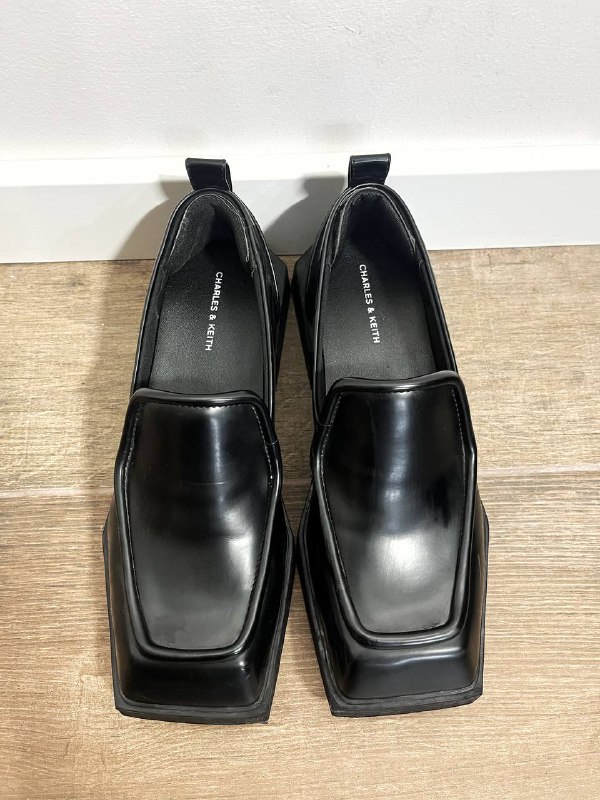 Зеркальные очки Vogue, лоферы Charles&Keith 5