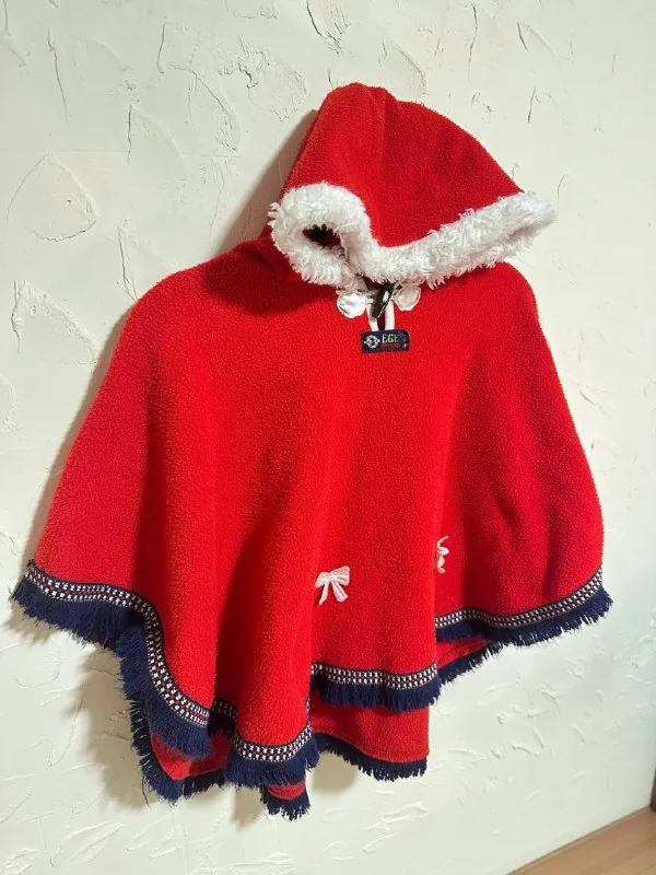 Красное флисовое пончо для девочки 1