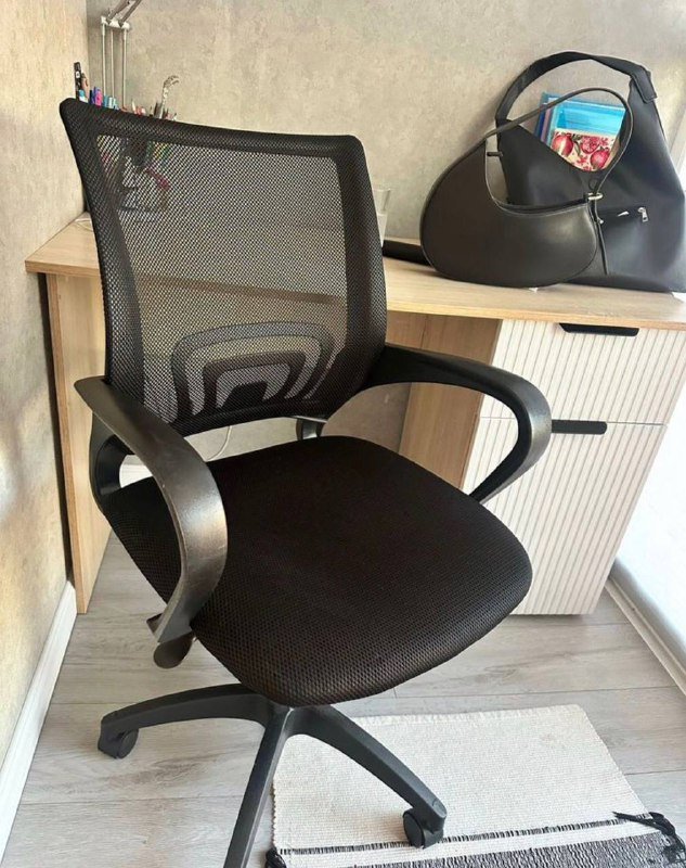 Компьютерное кресло с подножкой чёрное 2