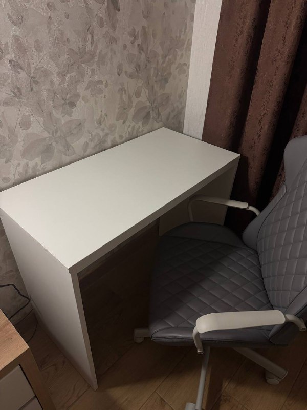 Стол и офисный стул IKEA 2