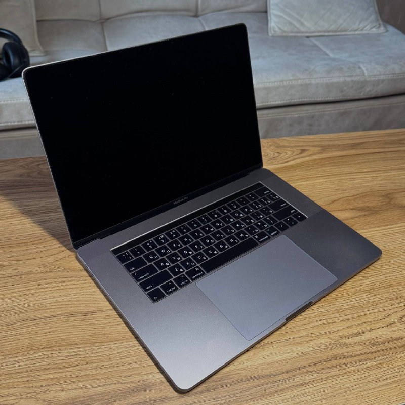 MacBook Pro 15” 2017, SSD 512 ГБ, Radeon Pro 560
