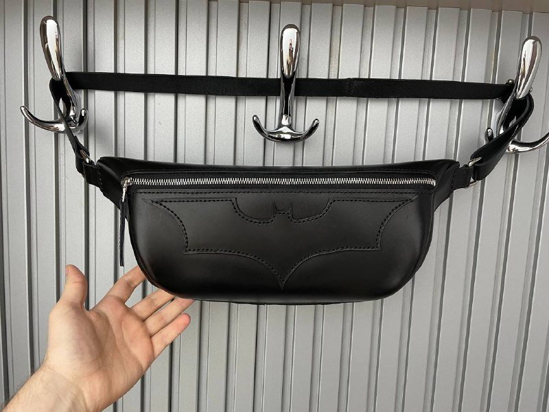 Большая сумка с бэтмэном, маленькая сумка с двумя молниями