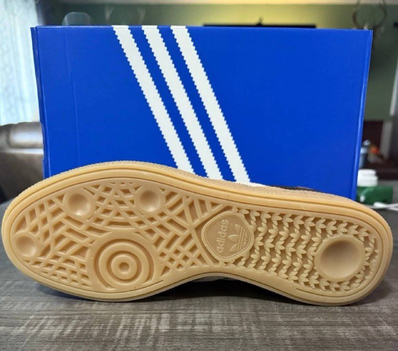 Женские кроссовки Adidas Spezial размер 40,5 4
