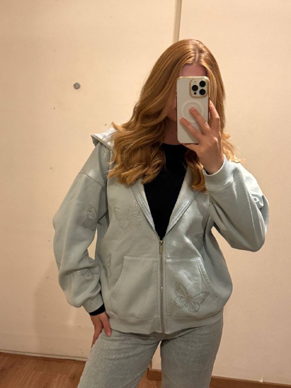 Платье, черный топ, зеленый топ, голубая куртка, белая рубашка 4