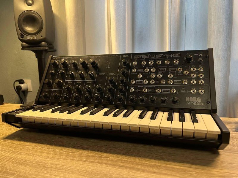 Korg MS-20 синтезатор с патчами и адаптером 3