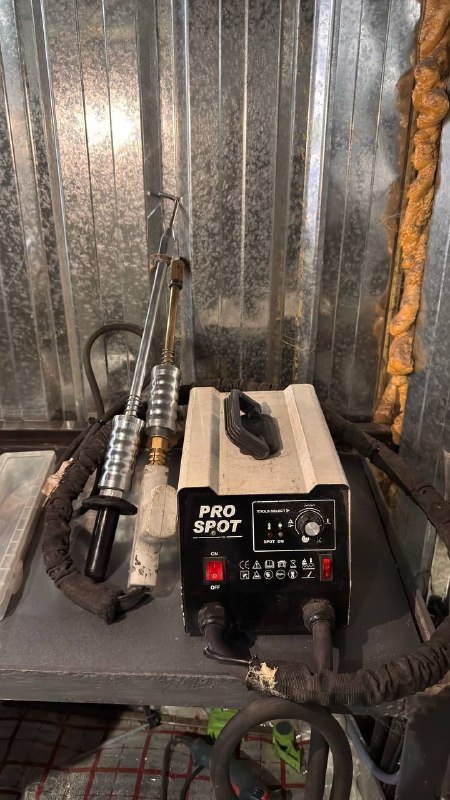 фрезер ryobi rrt1600 с цангами и упором 7