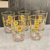 Посуда: кружки с блюдцами, кофейные кружки, стаканы 3