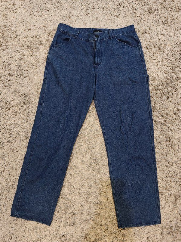 Синие джинсы uniq, черные вельветовые джинсы Levi's, леопардовые джинсы Pull&Bear, вельветовые джинсы Levi's, обувь Nike SB GT, Nike INITIATOR, Adidas YEEZY 450, Crocs Crush Clog