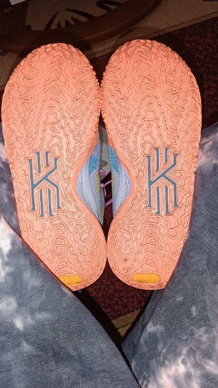 Баскетбольные кроссовки Kyrie Irving 7 2