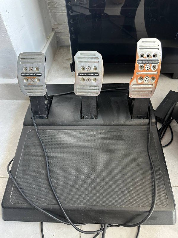 Игровой руль Thrustmaster TMX PRO с педалями 2