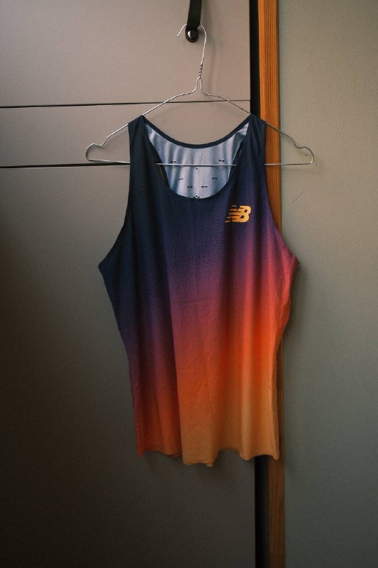 Лонгслив Insanity, Майка New balance, Футболка GRI, Платье HM, Джинсы Bershka, Куртка Levi's 2