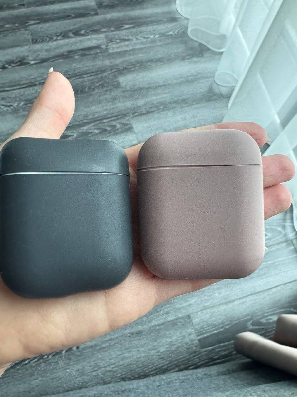 Наушники в сером и розовом кейсе